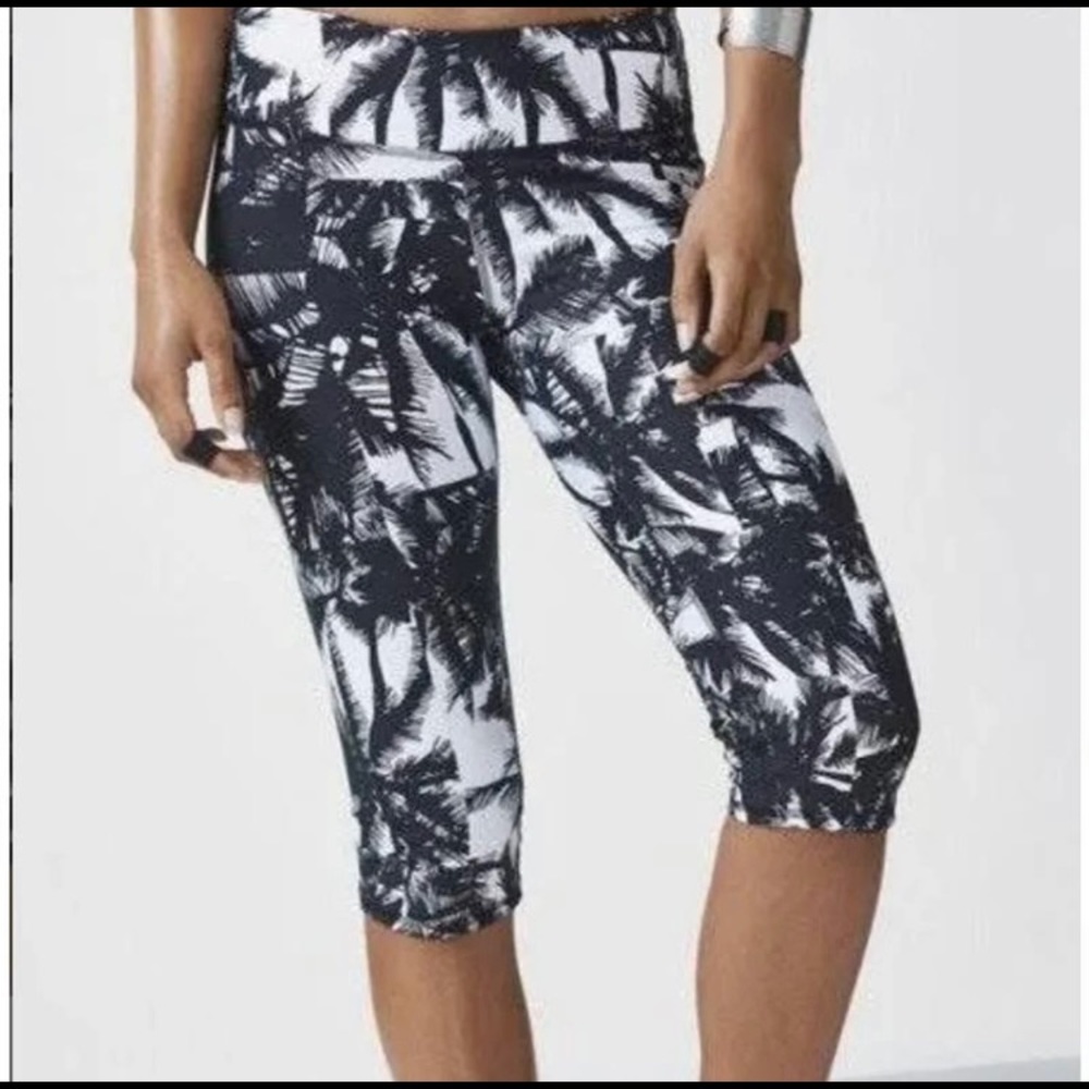 Fabletics crop leggings. Size medium